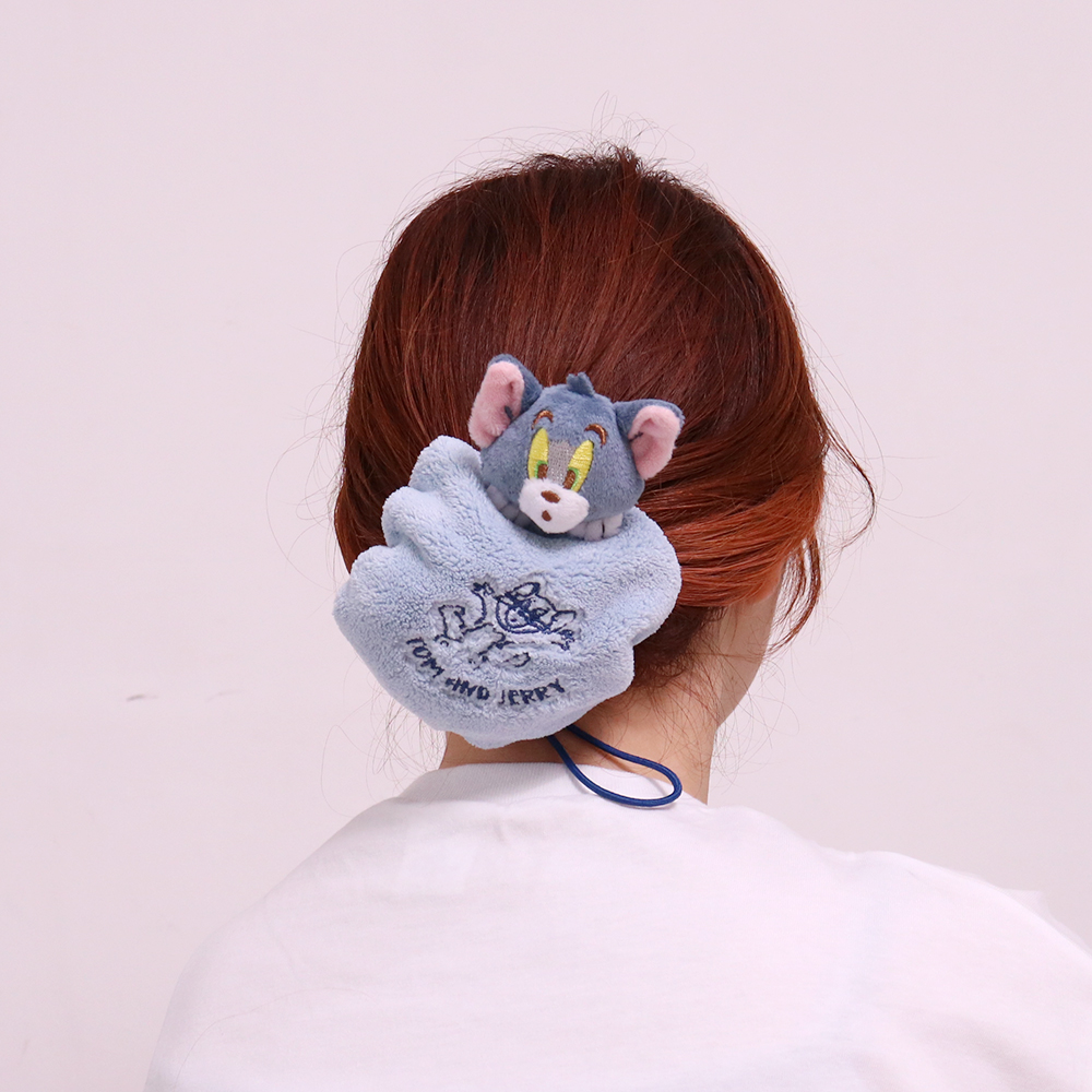 じゃらじゃら  ヘアゴム  くすみブルーとお座りベア✩.*˚ トムとジェリー 吸水ヘアゴム - TOM AND JERRY Official Online Store