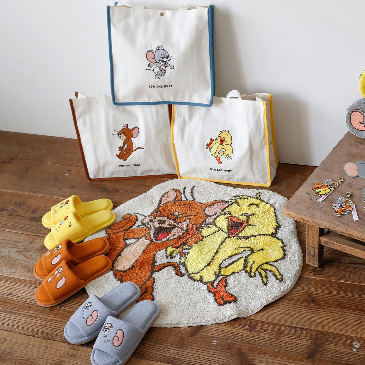 TOM and JERRY タイニークラブ スマイルラグ - TOM AND JERRY Official