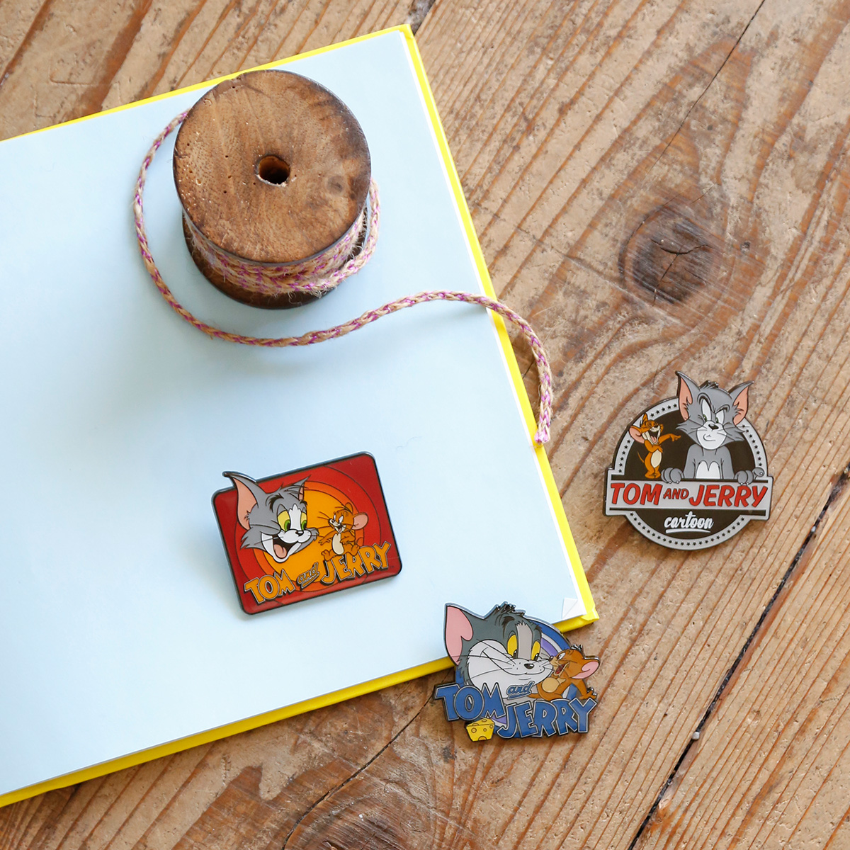 TOM and JERRY ピンバッジ - TOM AND JERRY Official Online Store